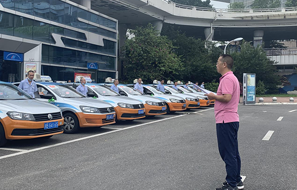 1594199364118135.png 空港出租開展愛心送考活動(dòng).png