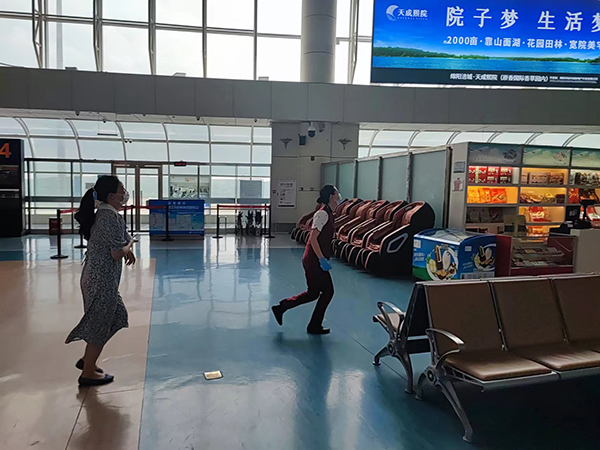 1652346470237191.jpeg 旅客服務(wù)部開展候機(jī)樓緊急疏散應(yīng)急演練1.jpeg