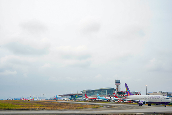 1655949611276436.jpg 綿陽機場全力保障成都雙場航班備降1.jpg